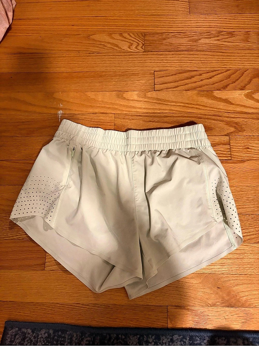 Athleta Hustle 3" Short Athletic Shorts White XS